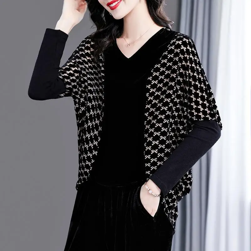 Elegant V-Neck Printed Spliced Batwing Sleeve 2022 Autumn New Blouse Loose Casual Pullovers Oversized Commute Women\'s Shirt