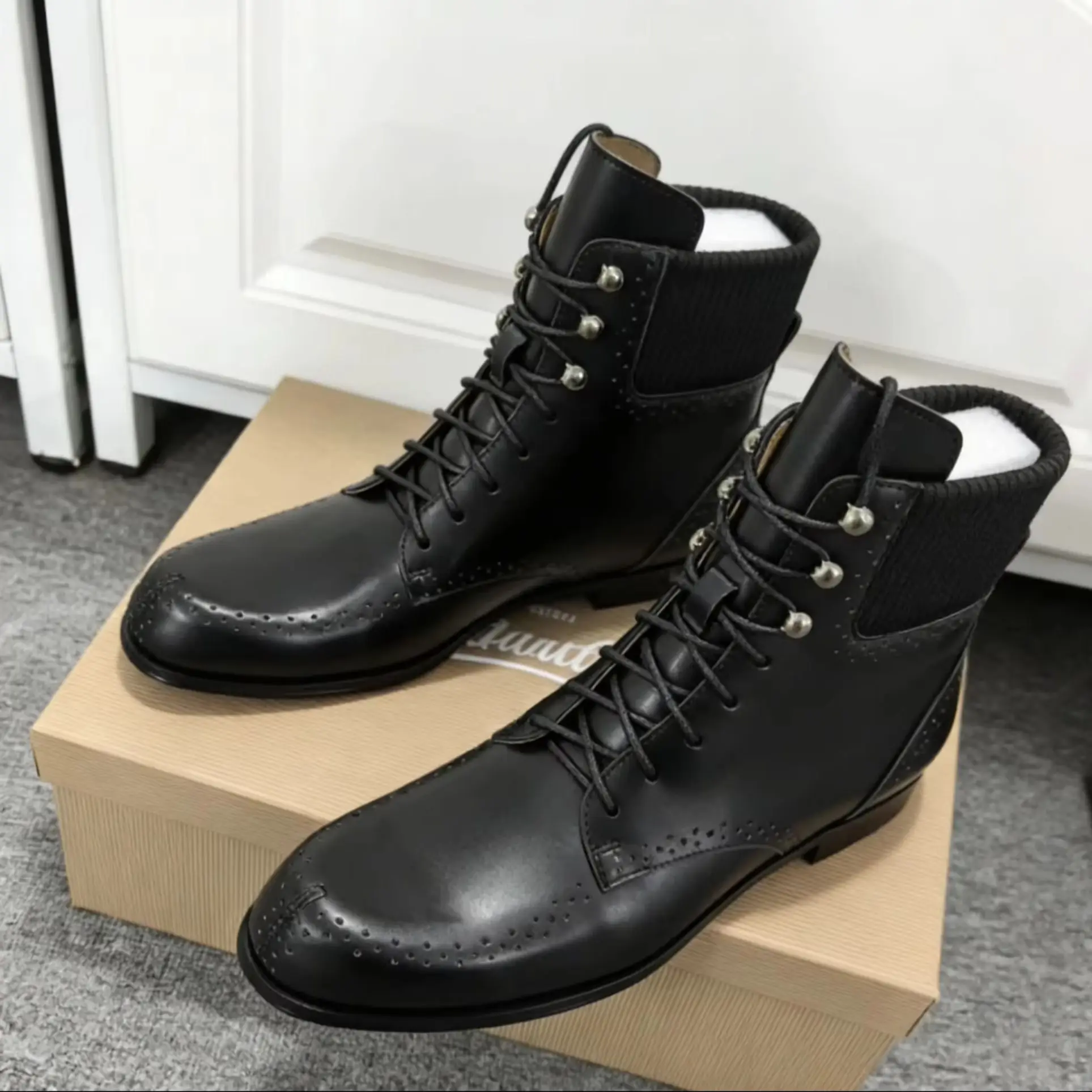 Round Toe Lace-Up Metal Buckle Men's Botas Breathing Holes Black Leather Short Boots For Men Knitting New Shoes Chunky Low Heels