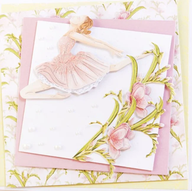 37 Stanzformen und farbiges Papier
