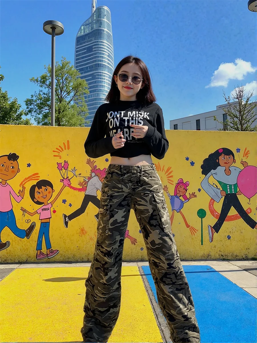 Pantaloni casual da donna in stile coreano Camouflage Jacquard Donna Texture Modello Tessuto Dettaglio Elemento moda Caratteristica del materiale