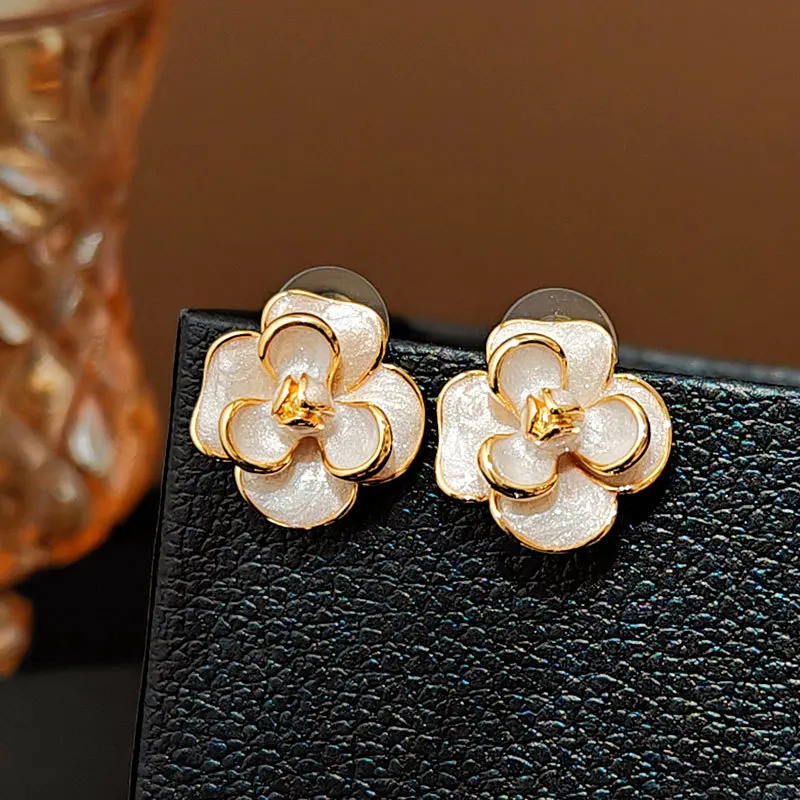 S925 Silver Needle New French Retro Camellia Earrings for Women, High-End Light Luxury Stud Earrings with Unique Personality and Style
