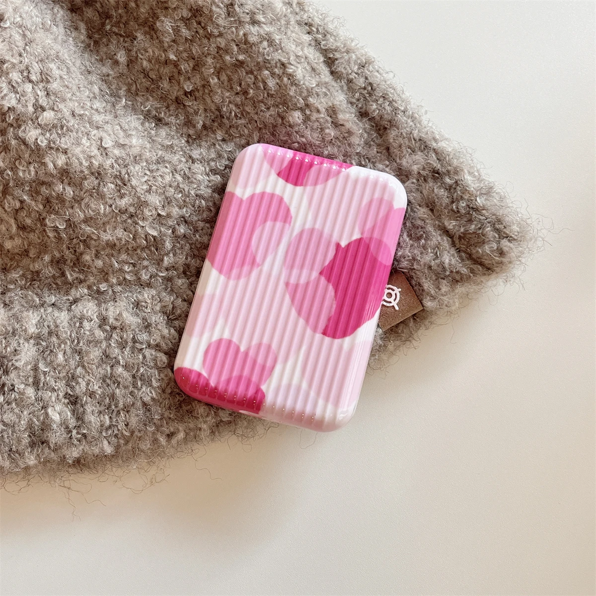 Pink Heart Pattern Appearance Suitable for iphone Original external battery protection cover and charging treasure case