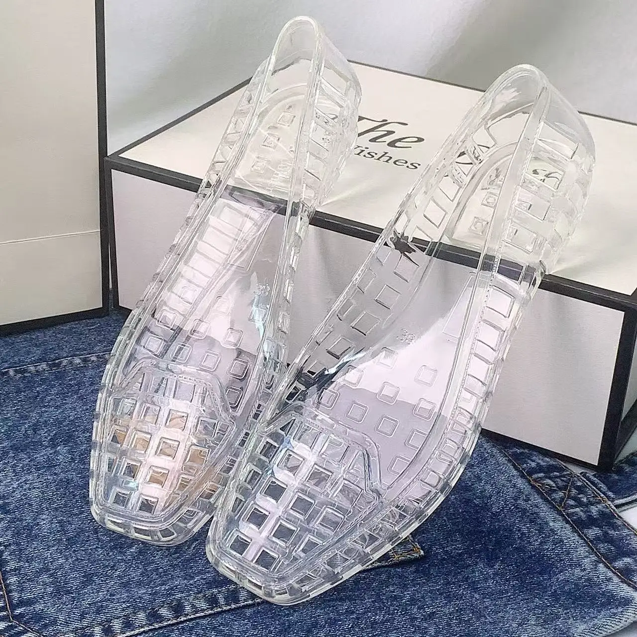 Spring and Summer New Korean Style Transparent Crystal Shoes for Women, Comfortable Closed-Toe Hollow Sandals, Soft and Fashionable Dongdaemun Jelly Shoes, Slip-On Slippers