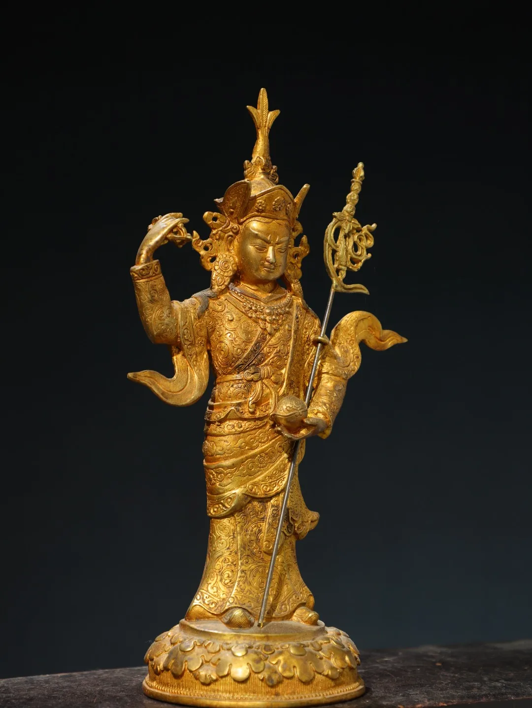 Tibetan Esoteric Sect Bronze Gilded Buddha Statue Padmasambhava Guru Rinpoche 33cm high, 17cm wide, 12cm thick, and 1.5kg