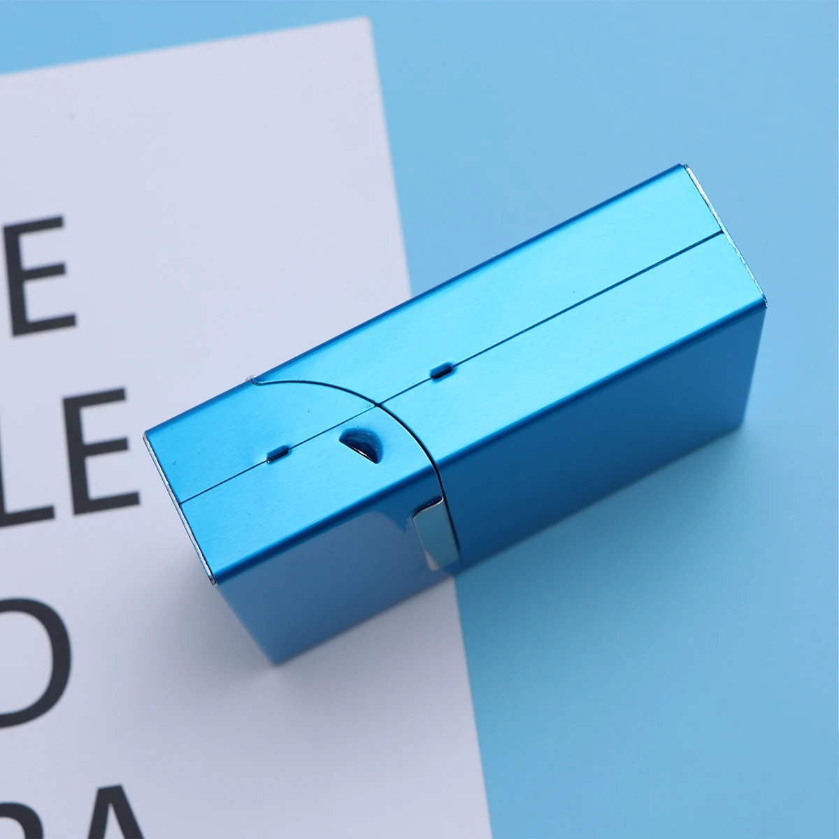 

Cigarette Case Automatic Clamshell Magnetic Aluminum Build Large Capacity Lightweight Portable Smoke Storage Holder