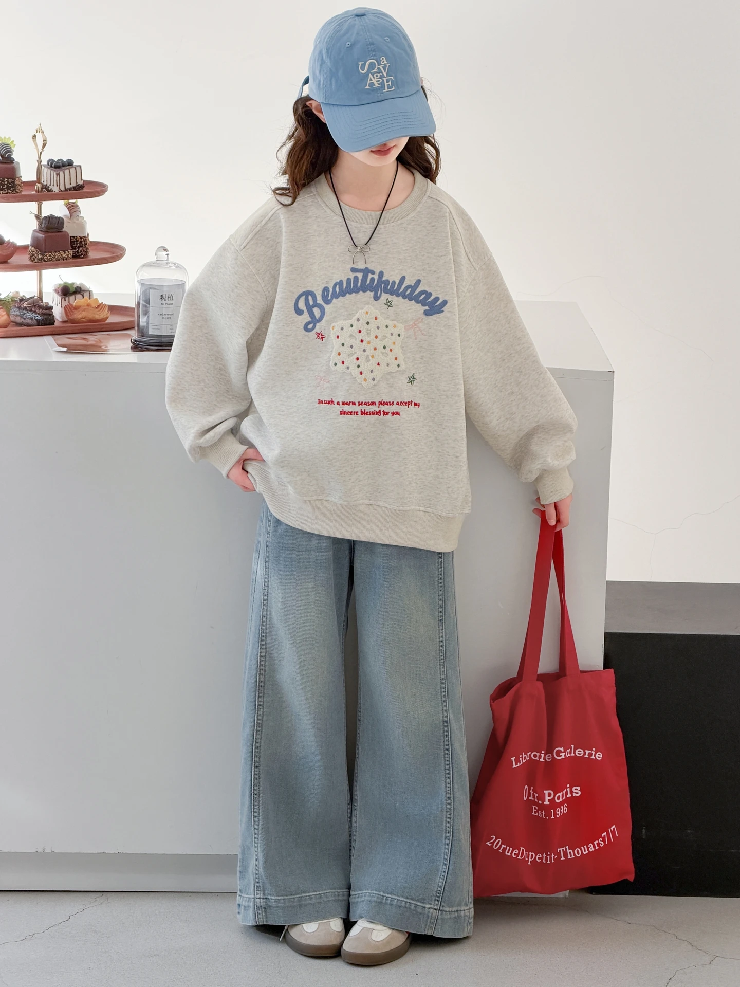 

Новый модный повседневный комплект для девочек на весну 2026: корейский стиль, костюм-двойка, детская одежда, свитшот, джинсы, с длинным рукавом, круглый вырез