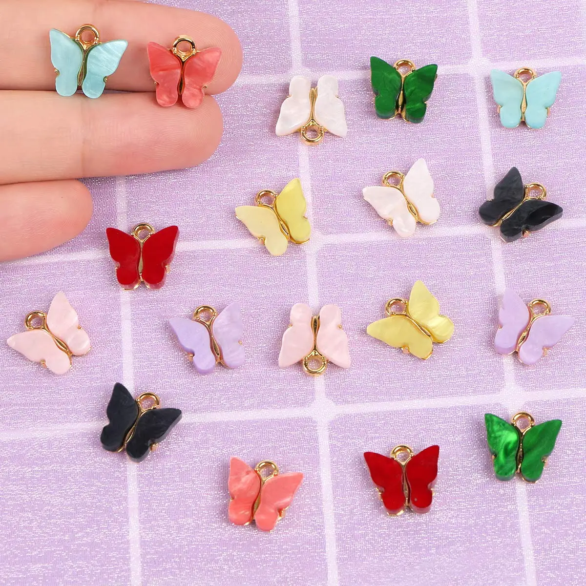 Colgantes de mariposas acrílicas para manualidades, dijes de 10 colores mezclados, llavero, collar, joyería, 20 piezas