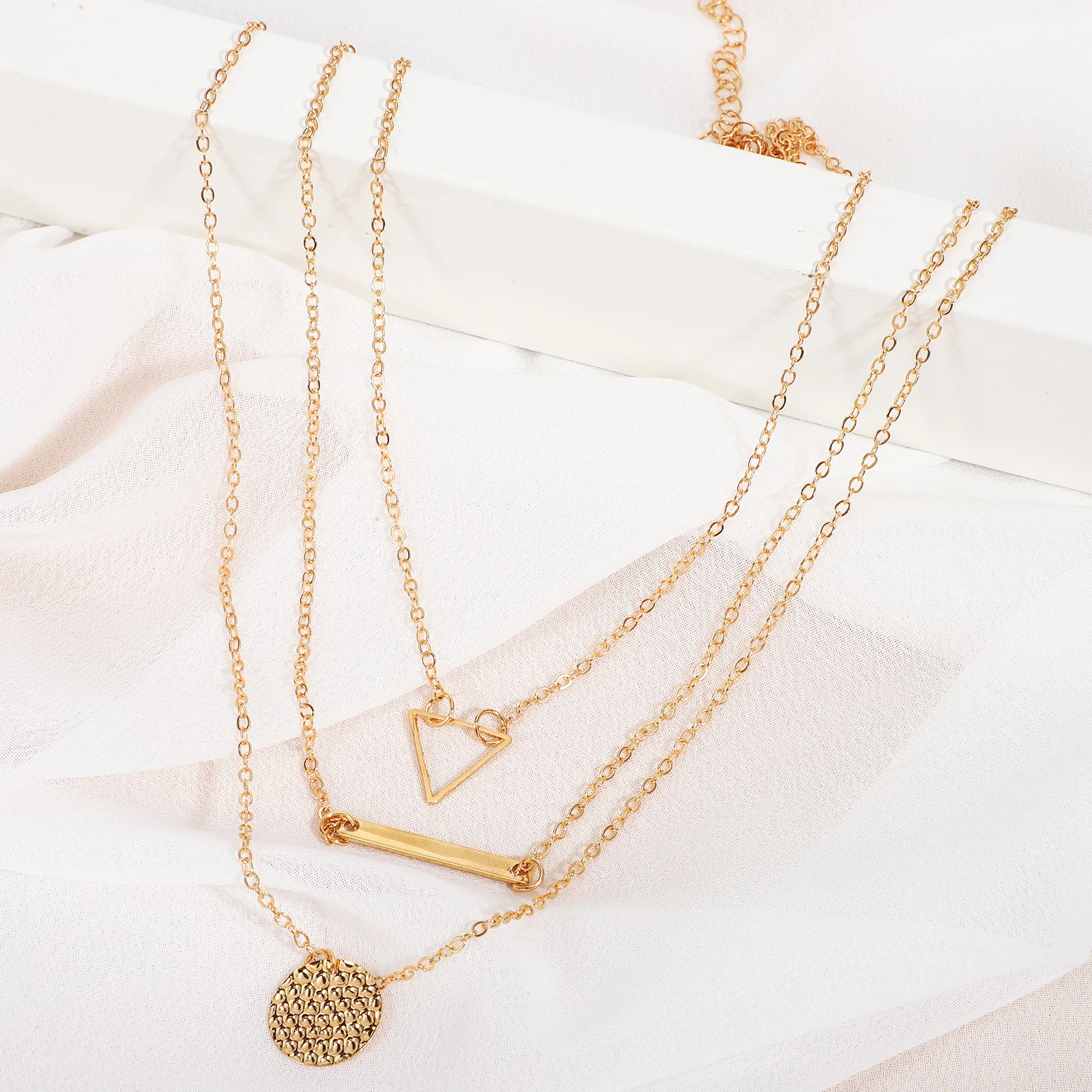 

3Pcs Layered Necklace for Women Clavicle Chain Metal Neck Jewelry Elegant Party Wedding Women Necklace Clavicle Chain