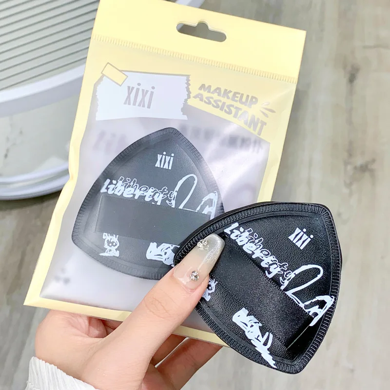 Black Triangular Velvet Makeup Sponge for Foundation