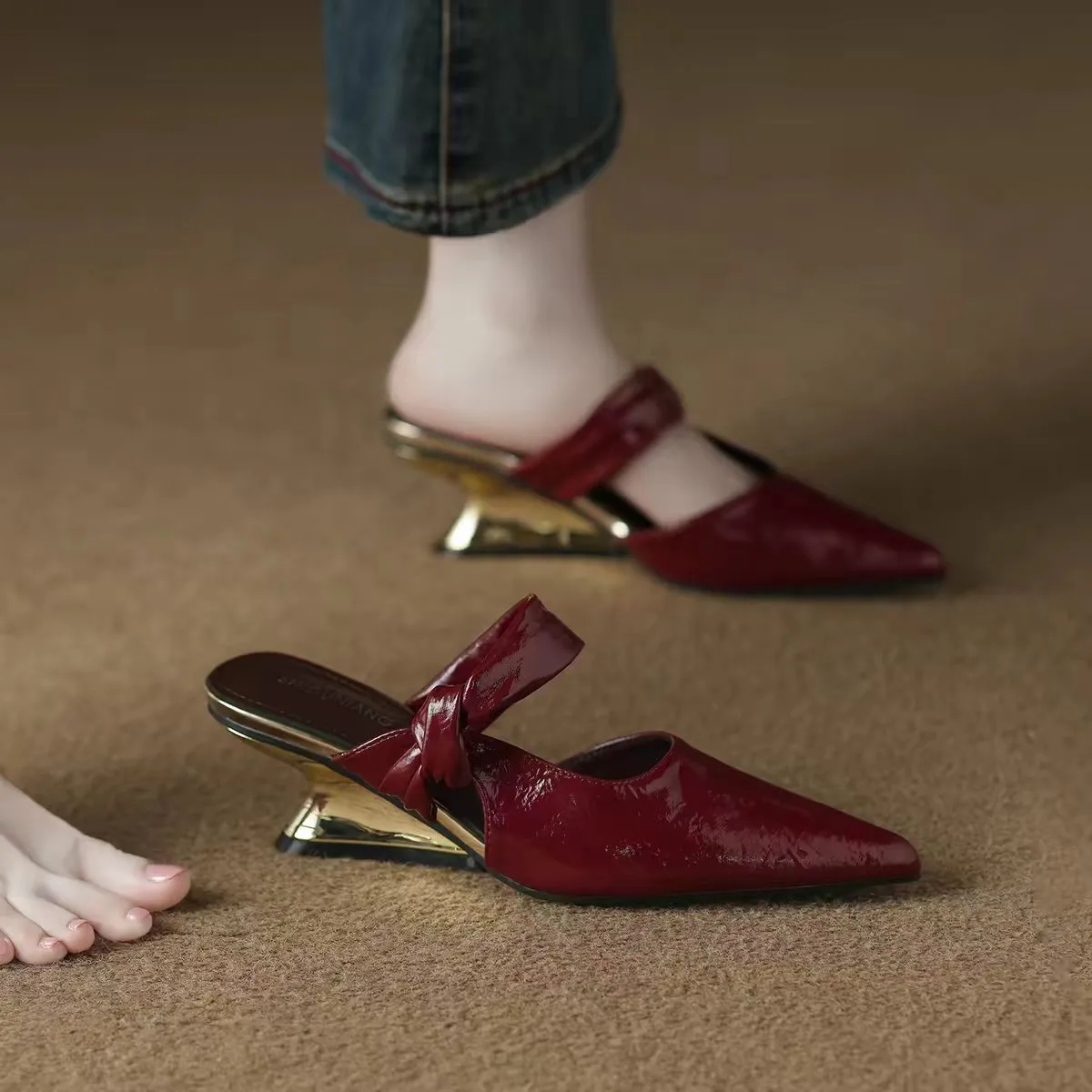 Absolut Bezaubernde Slip-on Sandalen mit Spitzer Zehenpartie für Damen, Outdoor-Halbschuhe, 2026 Sommer Französischer Stil Hochhackige Sandalen