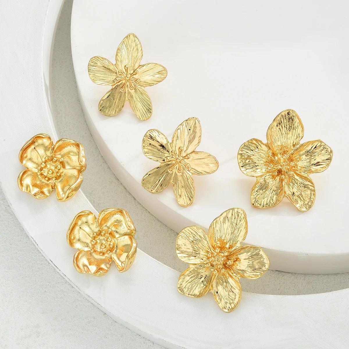 مجموعة أقراط على شكل زهرة معدنية عصرية مكونة من 6 قطع مجوهرات نسائية عصرية لامعة للحفلات اليومية فكرة هدية مزخرفة لها