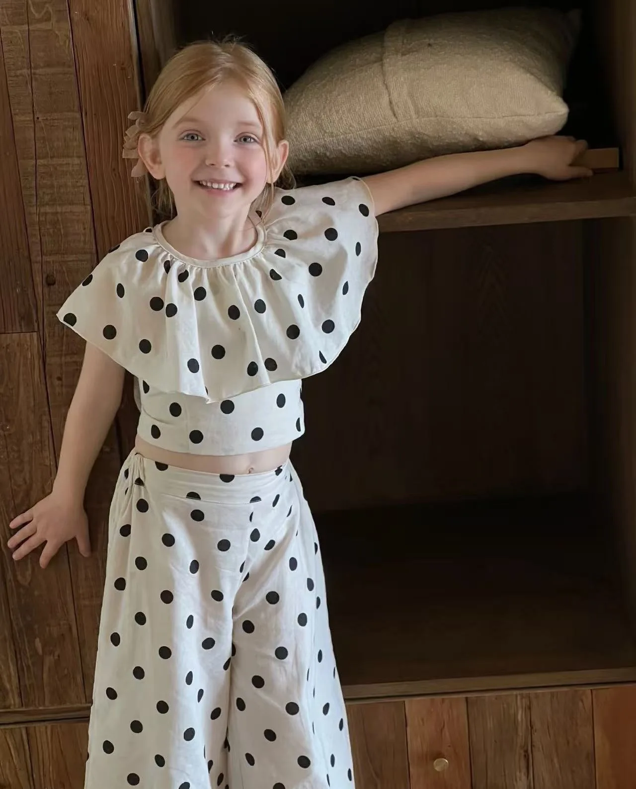 

Girls' set with polka dot ruffle collar strap short top and casual pants 2025 summer new children's clothing