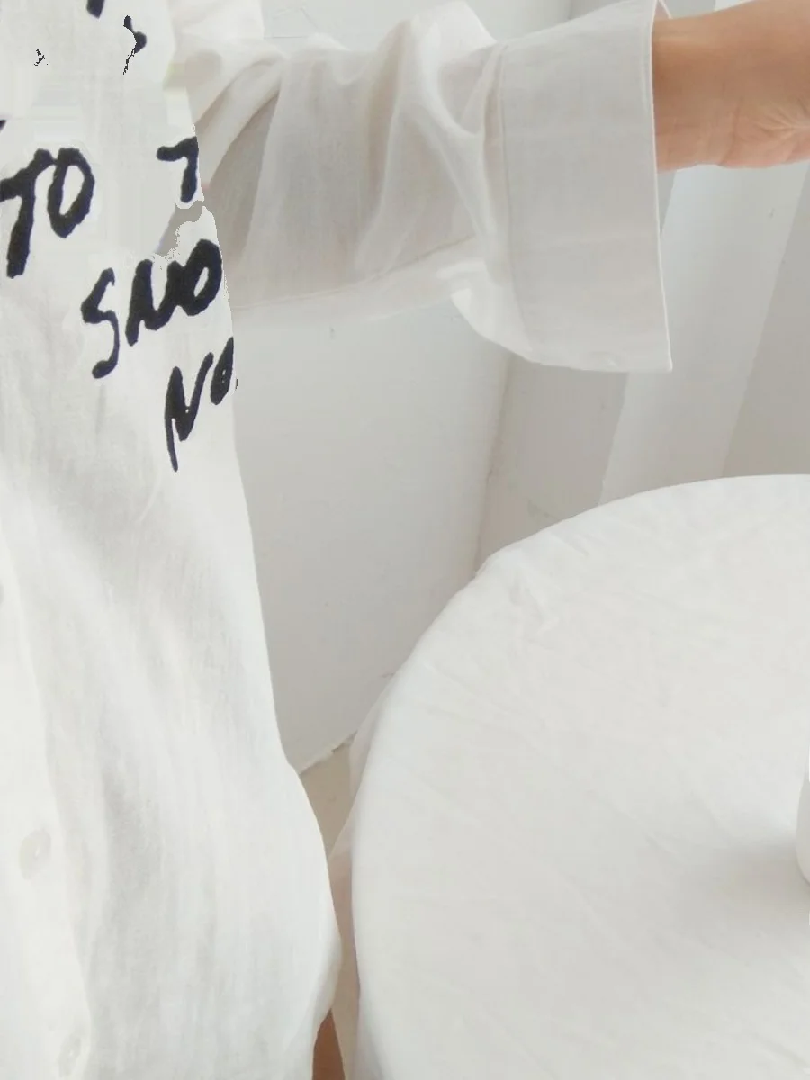 نسخة طويلة فضفاضة بيضاء irt كبيرة الحجم للنساء Faion الكورية Sle زر التفاصيل مادة البوليستر طول عادي Sve