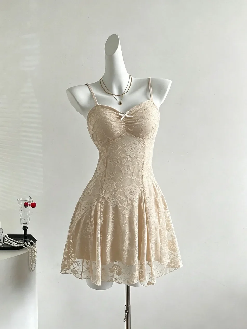 Sommerliches Neues Mini-Kleid mit Spaghettiträgern, Rüschen, Korsett, Rückenfreiem Design, Bandage, Spitze, Stufenrock, Rüschenkleid, Club-Party-Sexy-Kleid, Weißes Kleid – Detail 20