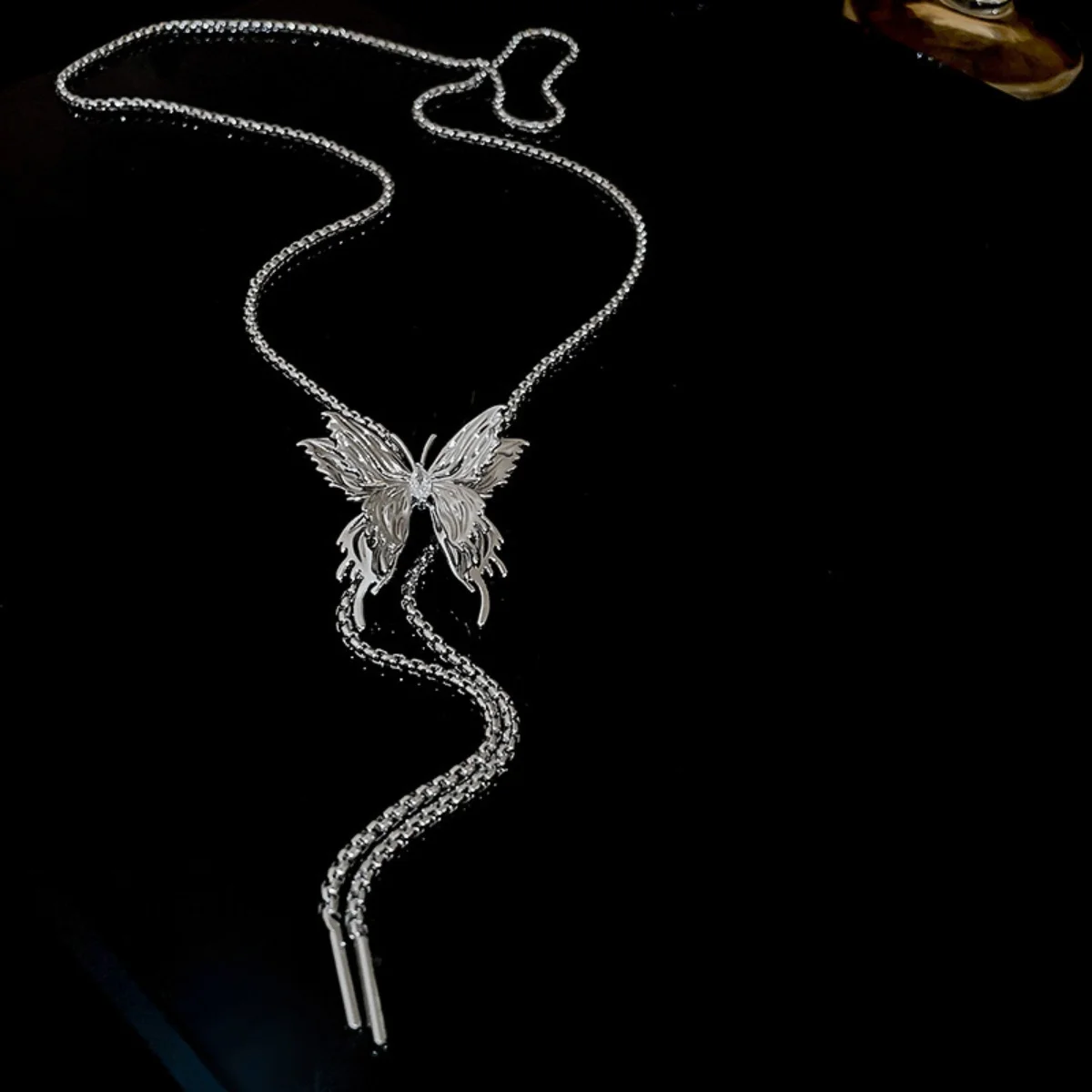 Vintage Irregular Liquid Metal Butterfly Necklace For Women Men Punk Stainless Steel Animal Butterfly Pull Sweater Chain Jewelry