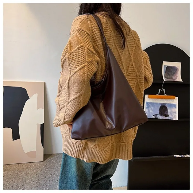 2026 New Vintage Commuter Women Shoulder Bag Korean Fashion Elegant Underarm Tote Bag Trendy Ladies Daily Handbag