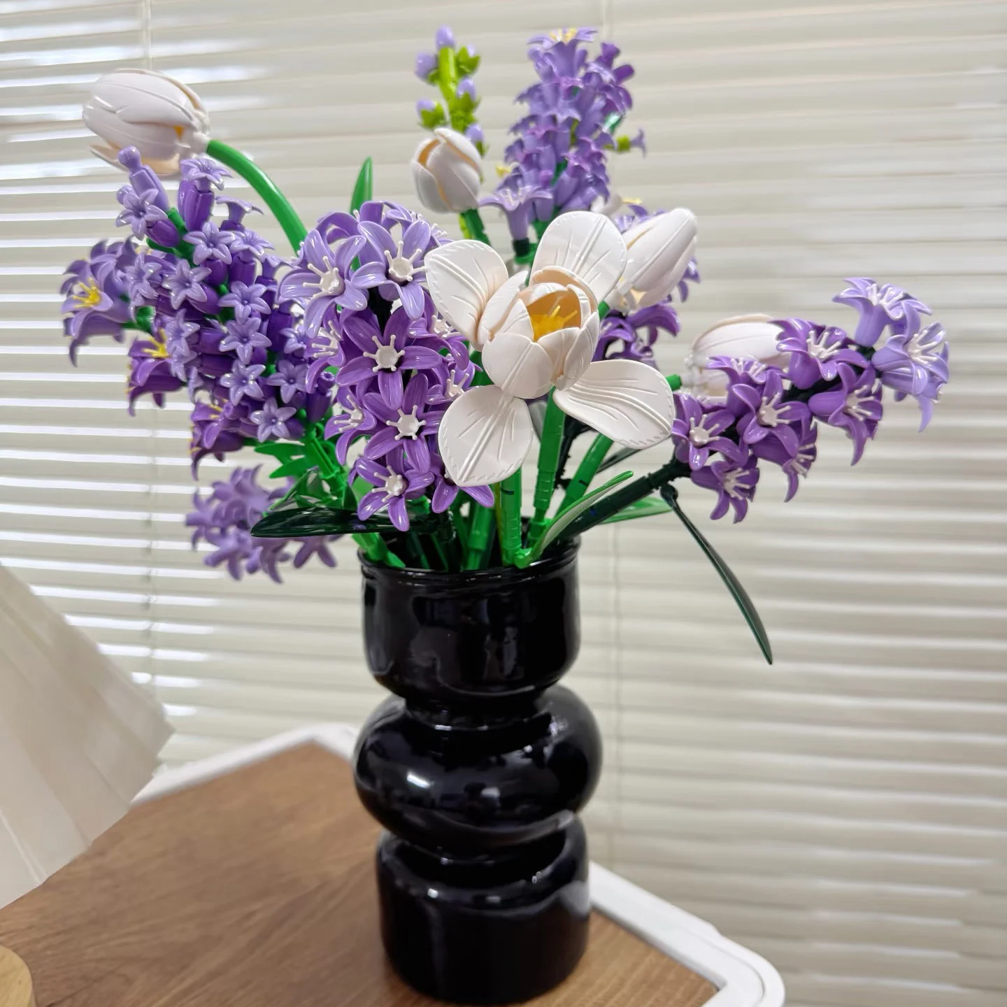 

739Pcs Purple and White Hyacinth and Tulip Building Block Flower Bouquet Set, Artificial Eternal Flower Assembly Model, Adult Building Block Set, Home/Office Decoration, Exclusive Gift for Plant Enthusiasts
