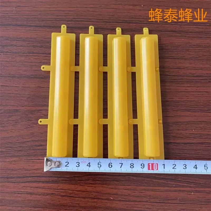 A 10PCS Yellow Feeding Sugar Feeder Floating Bar Bee Flood Prevention Device