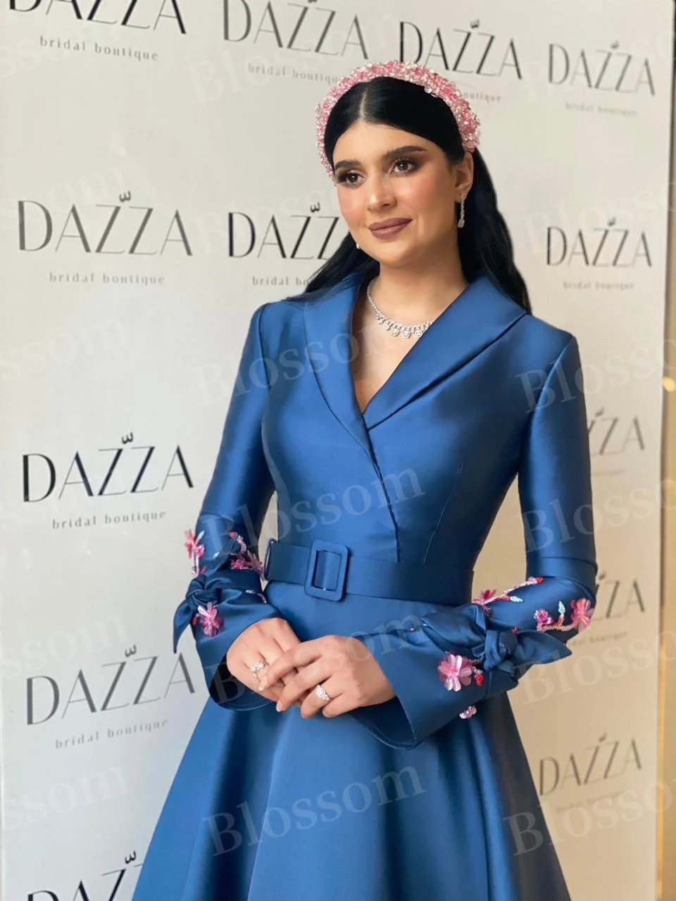 Vestido de fiesta de manga larga con cuello en V, traje azul elegante con cuentas de flores y lentejuelas, 2024