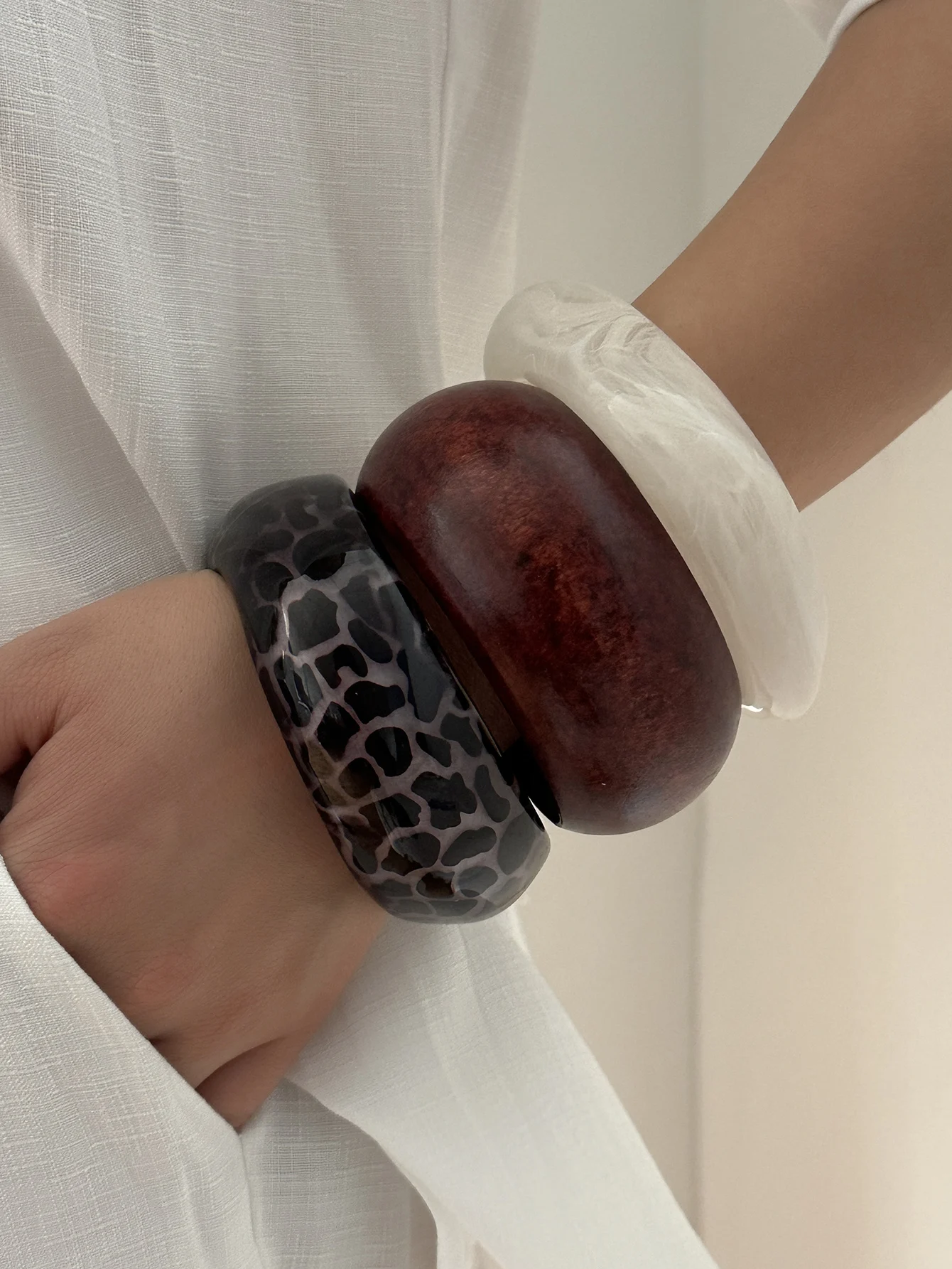 Vintage Punk Leoparden-Muster Breite Chunky Resin-Acryl Armreifen für Frauen Geometrische Unregelmäßige Manschetten-Armreifen Pulseras Schmuck