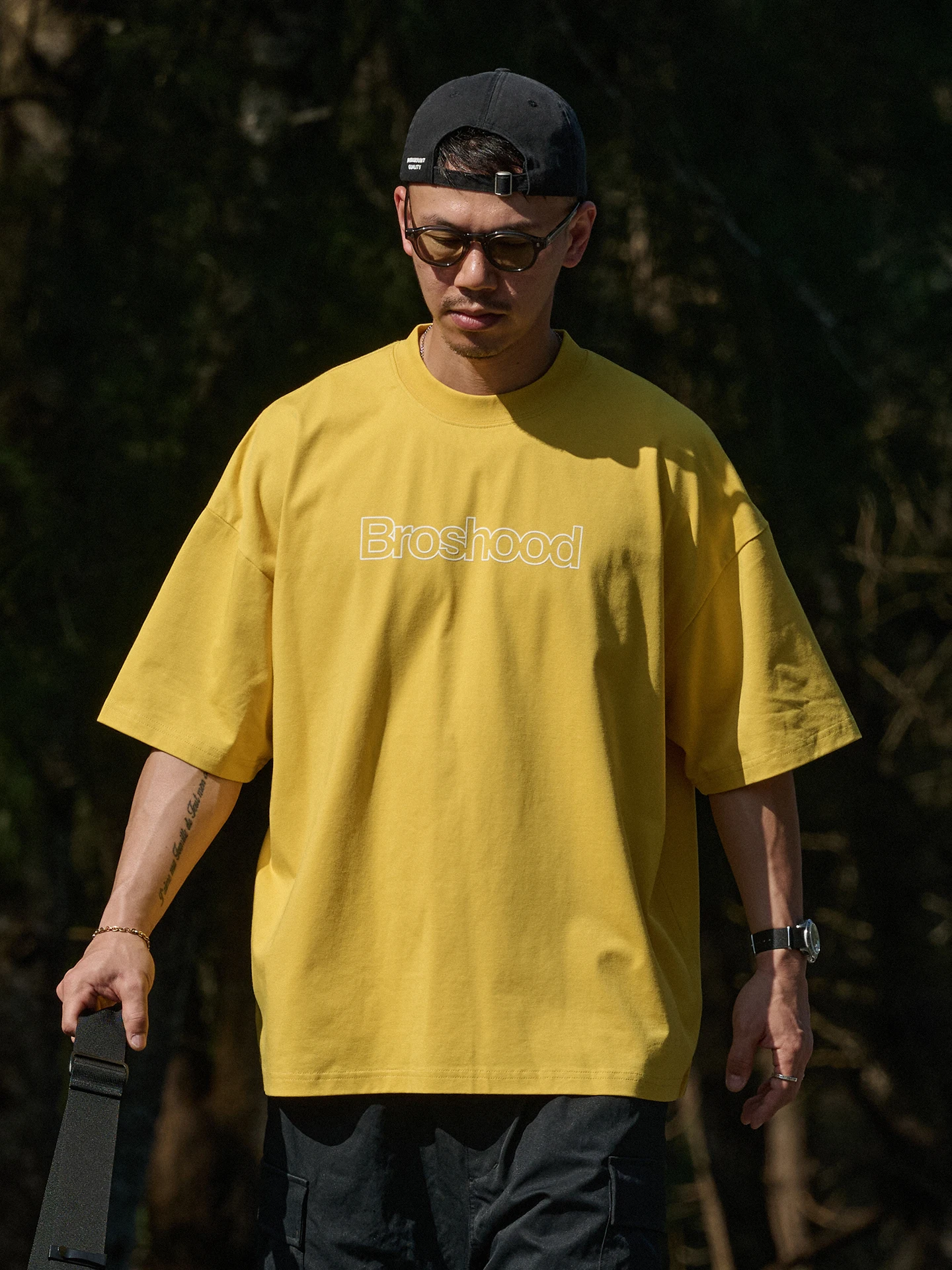 

Футболка Broshood 26SS в японском стиле, свободного кроя, с коротким рукавом, с флокированным принтом логотипа бренда, дышащая, с охлаждающим эффектом, молодежная мода
