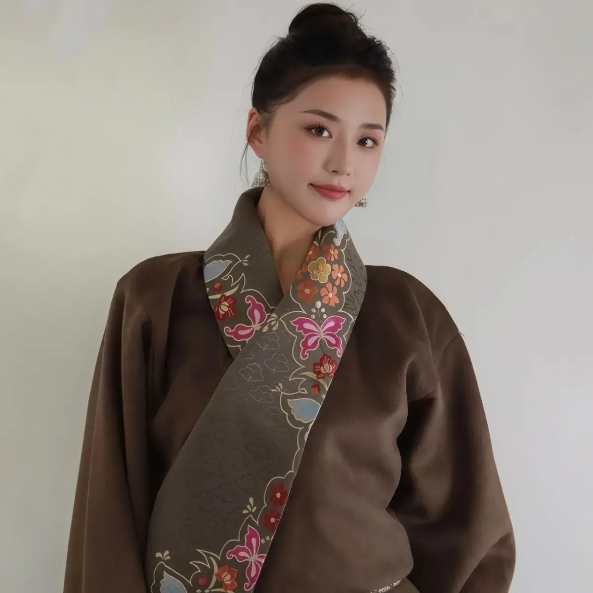 Tibetan women's clothing Tibetan robes new thickened woolen versatile and thin winter ethnic style