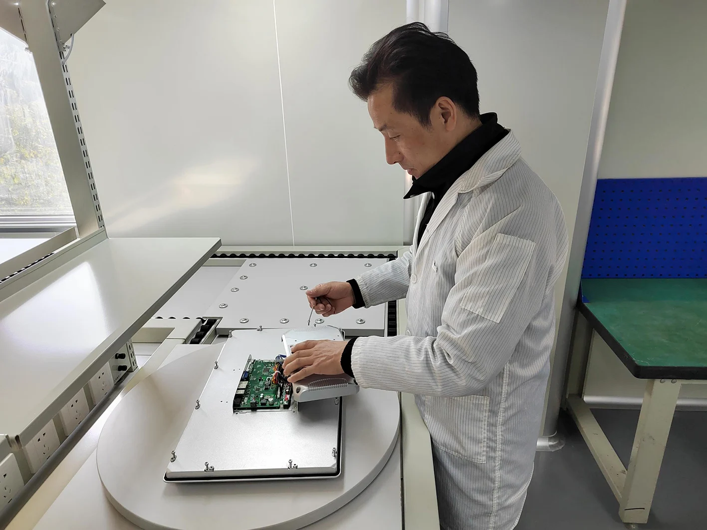 ZXY Embedded Panel PC Industrial 19 Inch IP65 LCD Layar Kaca Tempered |   Panel Kontrol PC