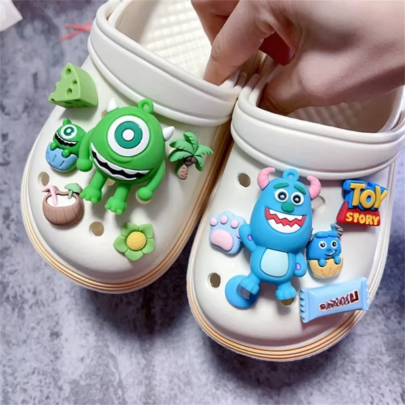 Miniso Hot Sale DIY Hole Shoes Charms for Sandals Designer Cute Strawberry Bear Shoe Decorations 3D for Kids Boy Girls Gift