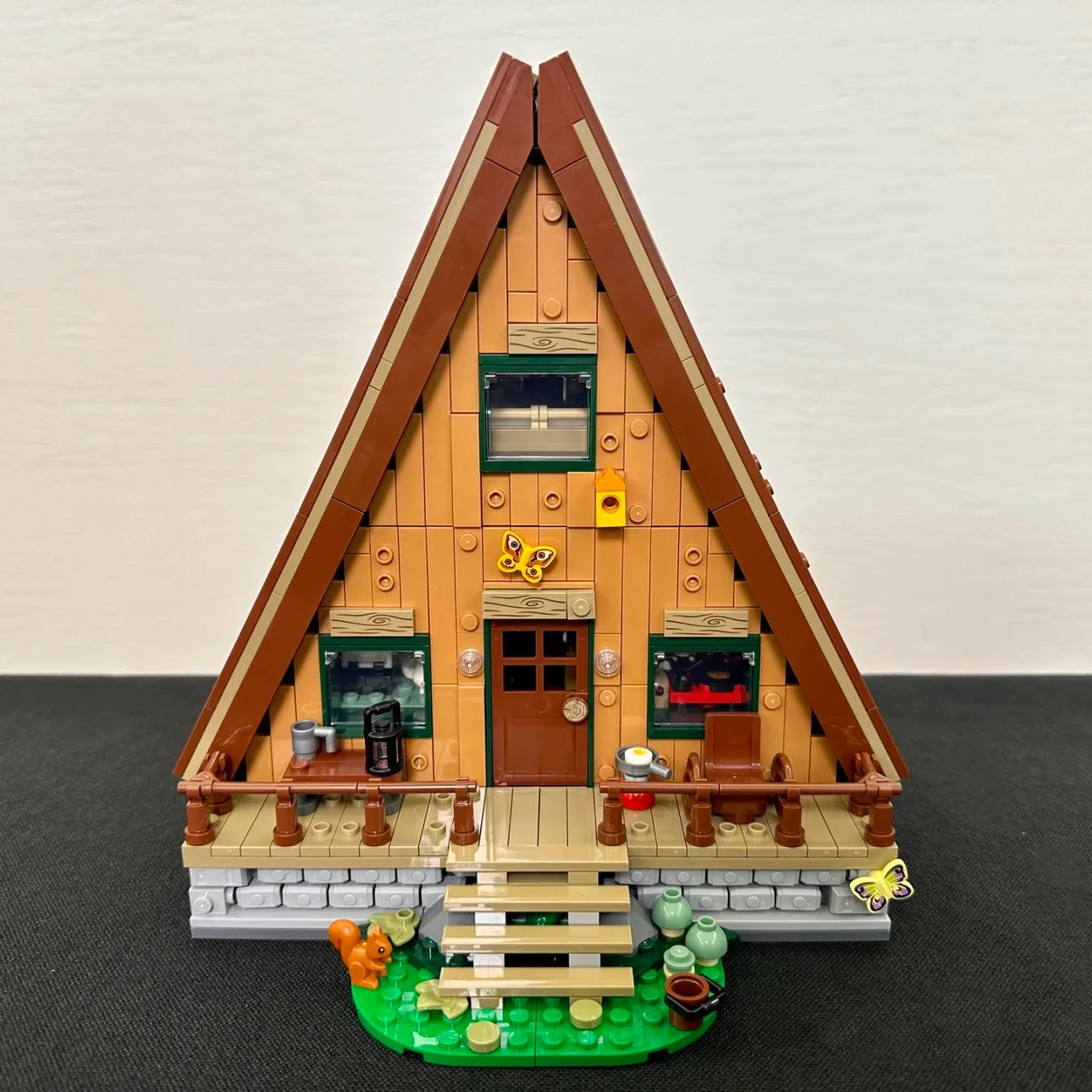 In magazzino 21338 A- Frame Cabin Forest Cabin House 2082pcs idee Building Blocks City Street View Bricks Toy bambini regalo di natale