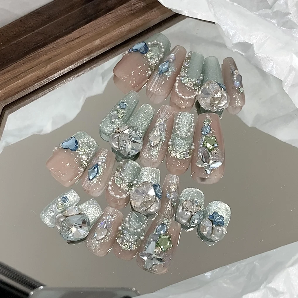 

Aquamarine, Sea King, Cat's Eye Is White, Wear Armor, Custom Nail Piece