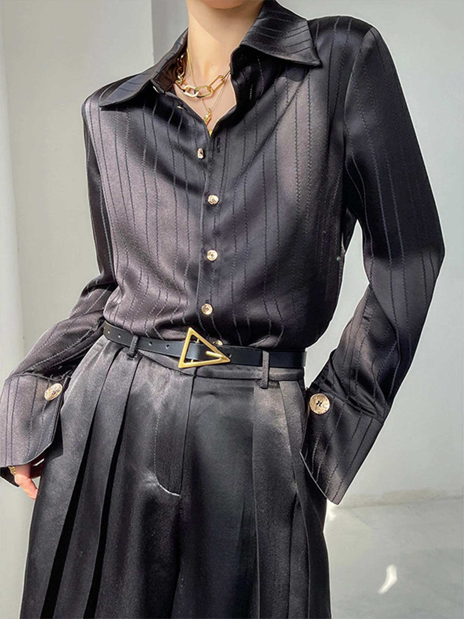 Women's Black Striped Blouses and Shirts Y2k Gyaru Elegant Vintage Long Sleeve Shirt Loose Satin Blouse for Women Spring Autumn