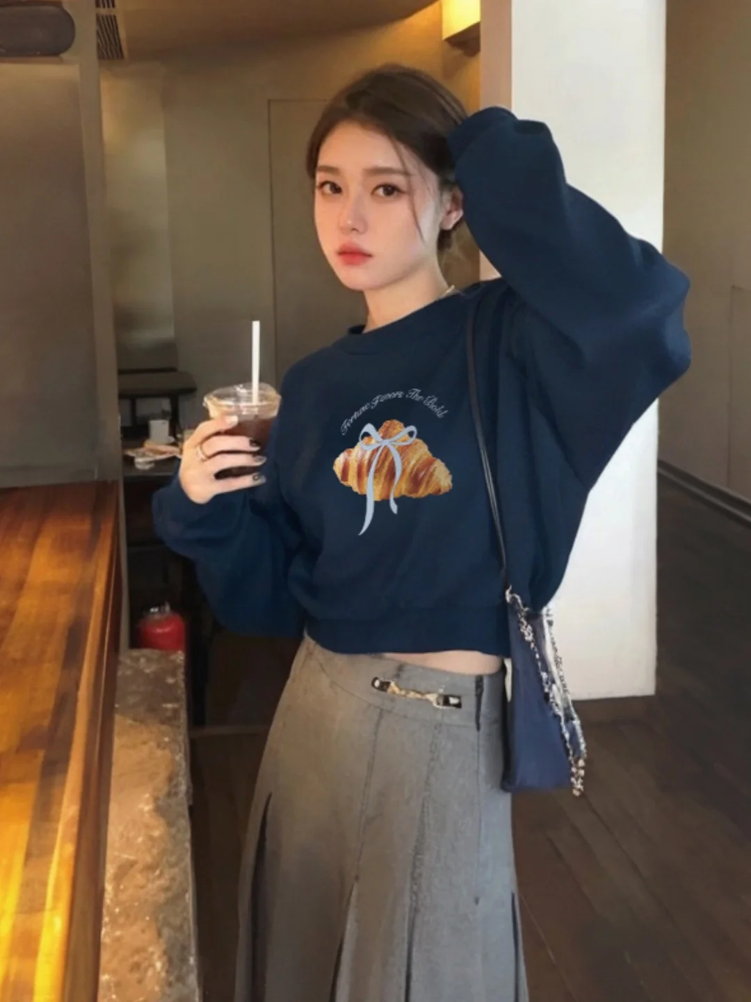 

Women's Thiened ort Sweatirt round Ne Fce Lined Autumn Winter New Sle Small Size Faionable round Ne Top