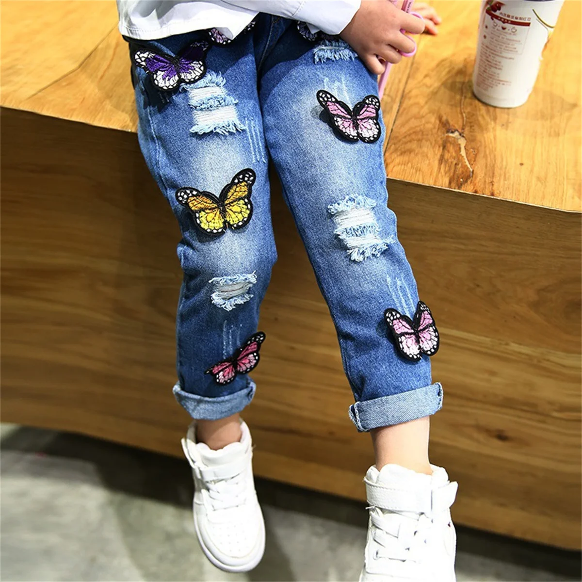 Spring And Autumn Children\'S Jeans With European And American Butterfly Embroidery And Broken Holes Fashion 1-4 Year Old Pants