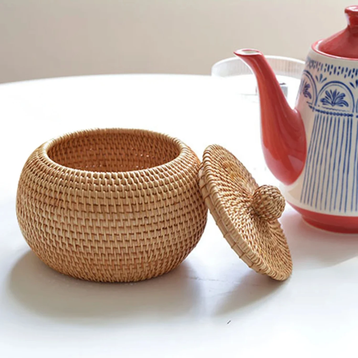 Hand-Woven Lightweight Natural Rattan Round Wicker Basket With Lid - Ideal for Fruits, Sundries, and Snacks