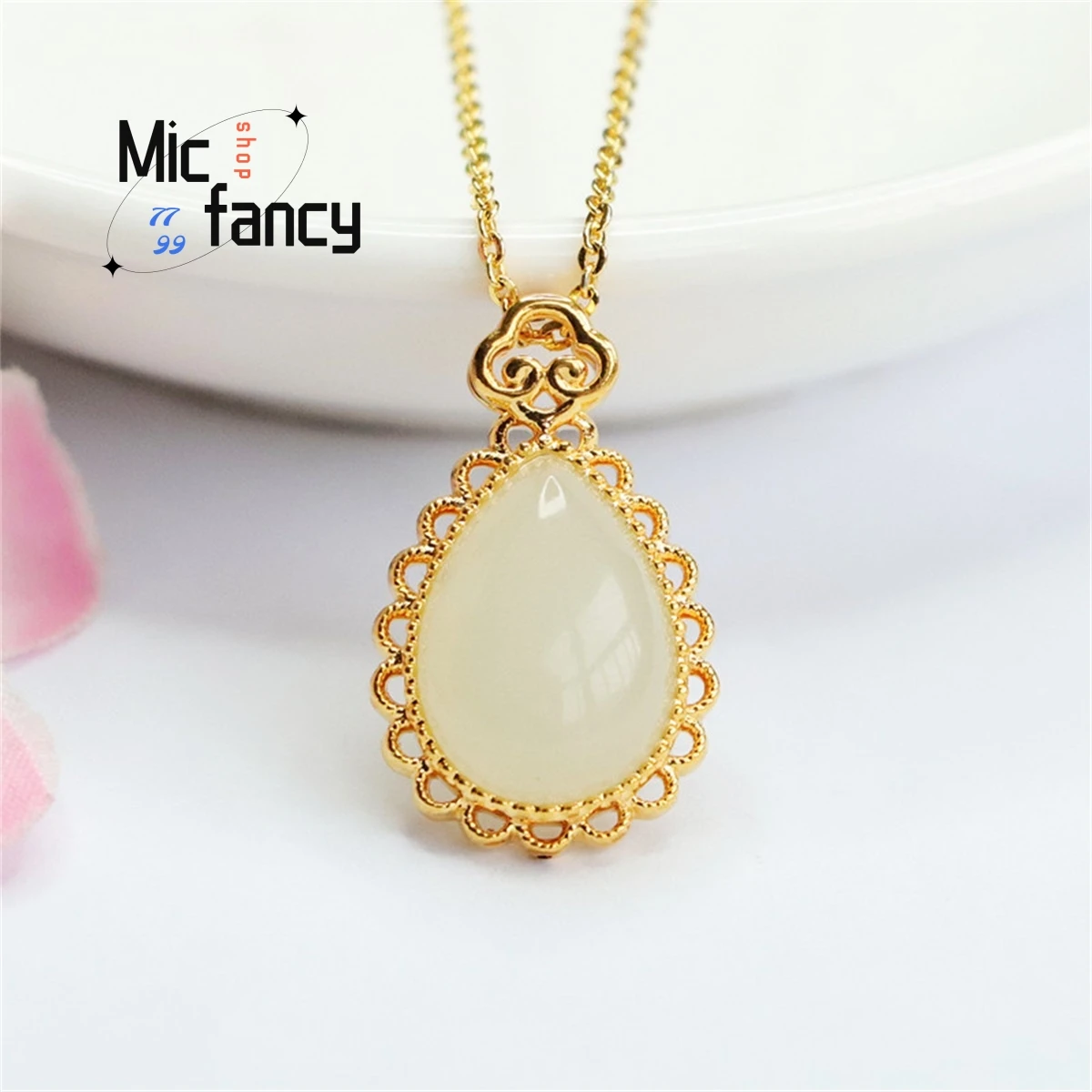 

Natural 18K Inlaid Hetian Jade Water Drop Type Ruyi Buckle Hollowed-out Edge Pendant Necklace Simple Elegant Charm Fashion Gift