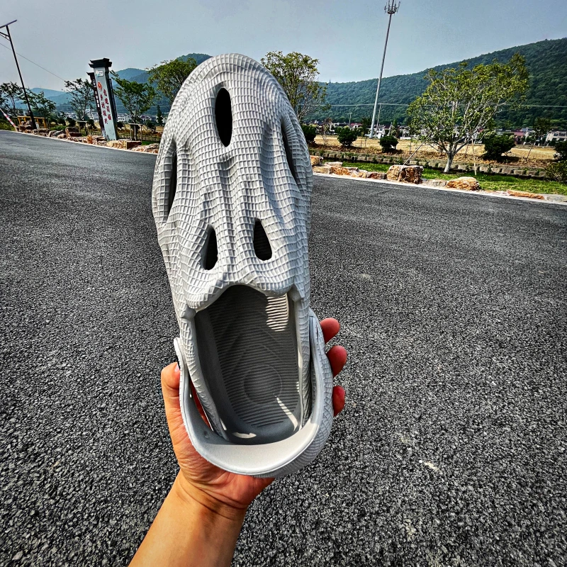 

Ultra-light Summer Men's Outdoor Casual Sandals Breathable Slip-ons Rubber Sole Beach Clog oes Versatile Comfortable Footwear