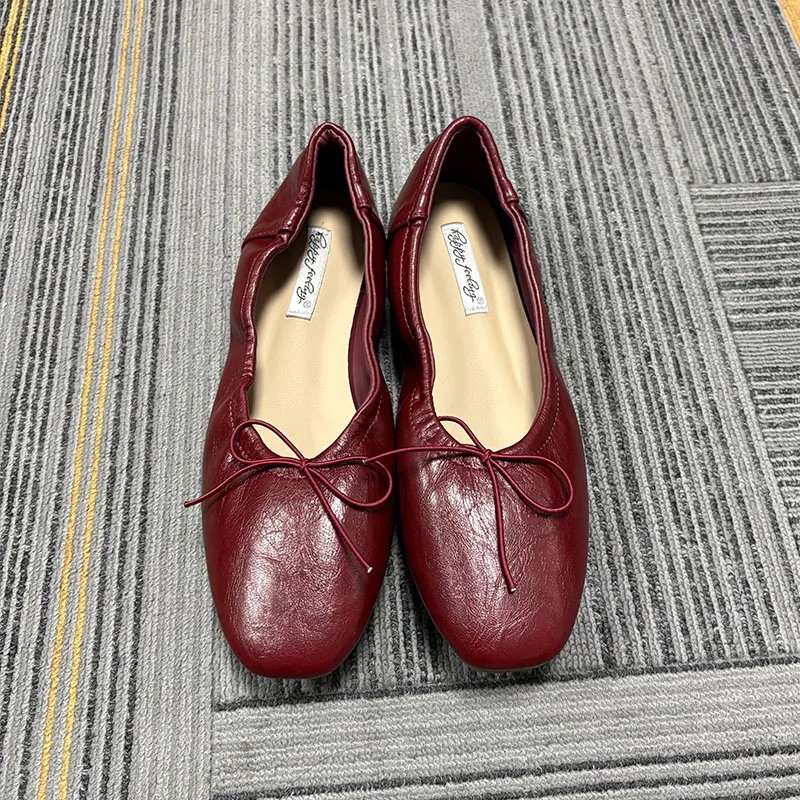 Neu in der Mode: Weiche Damen-Ballerinas mit flachem Absatz, lässige, flache Damenschuhe zum Hineinschlüpfen, mit Schmetterlingsknoten. – Detail 4