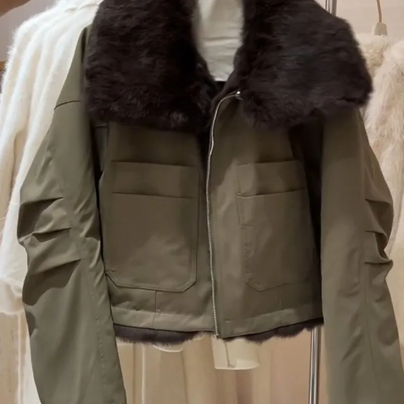 This Is A New Short-sleeved, Loose and Warm Fur Coat for Women in Winter It's An Eco-friendly Fur Jacket for Women Outerwear