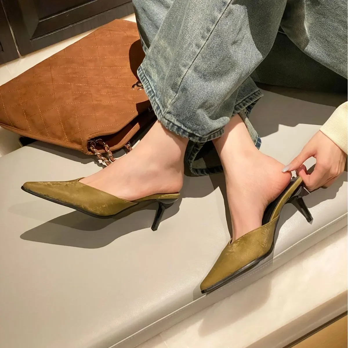 New Slimming Pointed Toe Fin Heeled V-Mouth Mule High-Heeled Elegant Leather-Soled Women's Outerwear Slippers