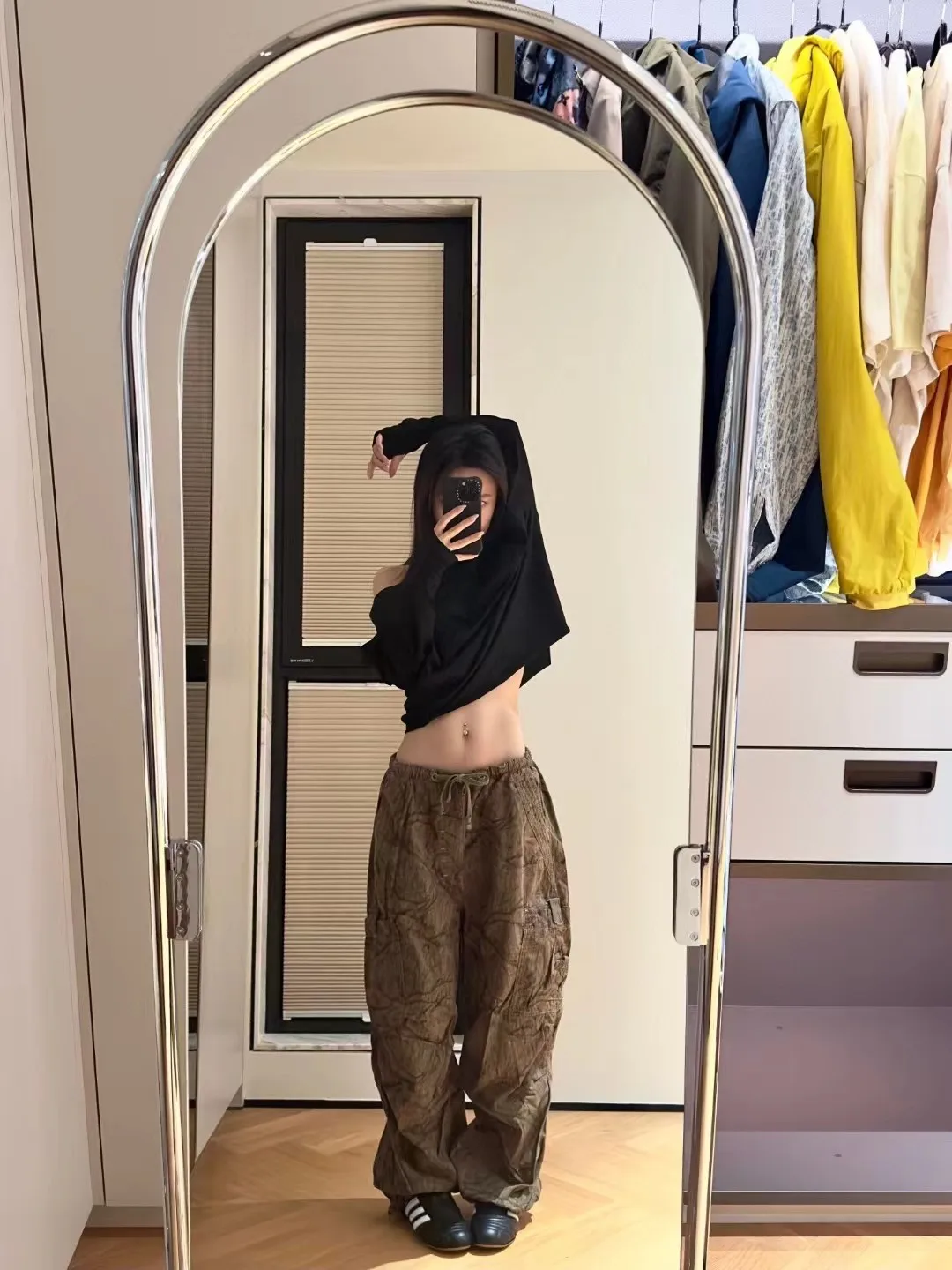 スリムフィットのツリーテクスチャプリント入りルーズフィットDストリングワークパンツ、ストリートスタイルのワイドレッグパンツ、秋冬向け