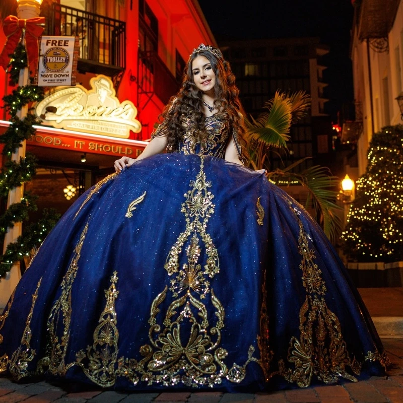 Marineblaues, glänzendes Quinceanera-Kleid, Ballkleid, schulterfrei, goldfarbene Applikation, Spitze, Perlenstickerei, Kristallschleife, Korsett, Party, Geburtstag, Swee