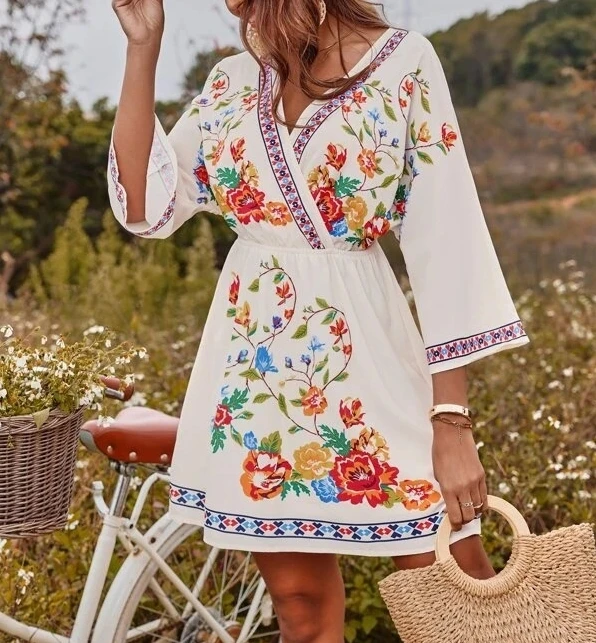 

Fashion Women's 2024 New Bohemian Retro Ethnic Style Printed Temperament with A Slim Waist and Short Vacation Dress