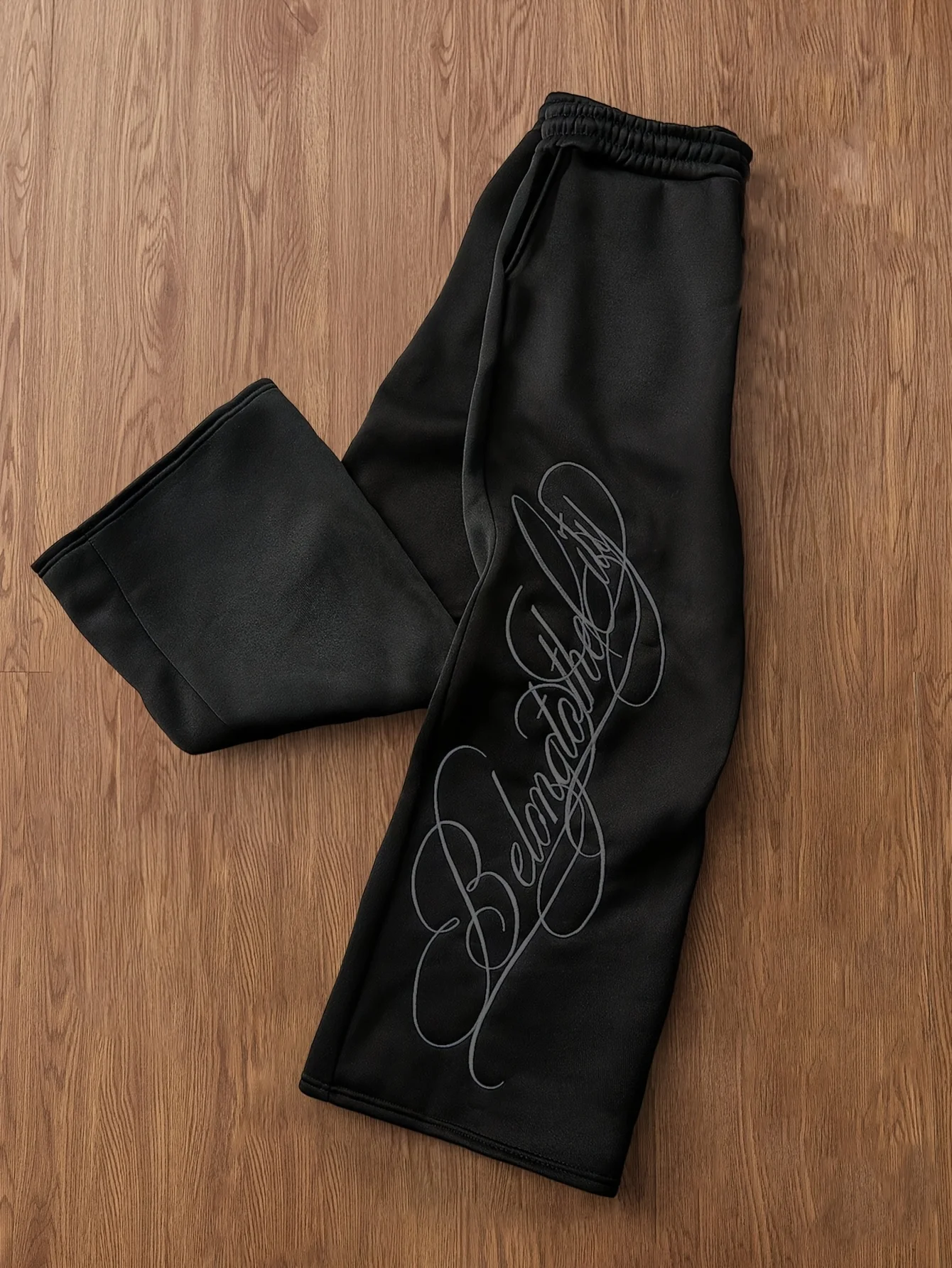 2026 Herren Schwarze Hosen mit Schriftzug, Reine Baumwolle Gerade Geschnittene Hosen, Lässige Jogginghosen mit Elastischem Bund – Detail 13