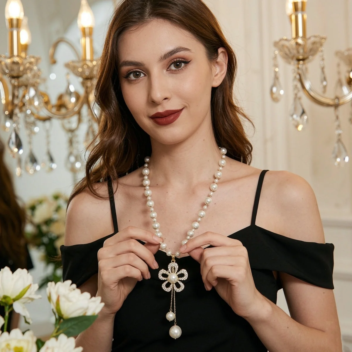Elegante französische Strass-Perlenblumen-Halskette mit langer Kette für Damen und Herren, zarte florale Quasten-Choker-Schmuckstücke – Detail 5
