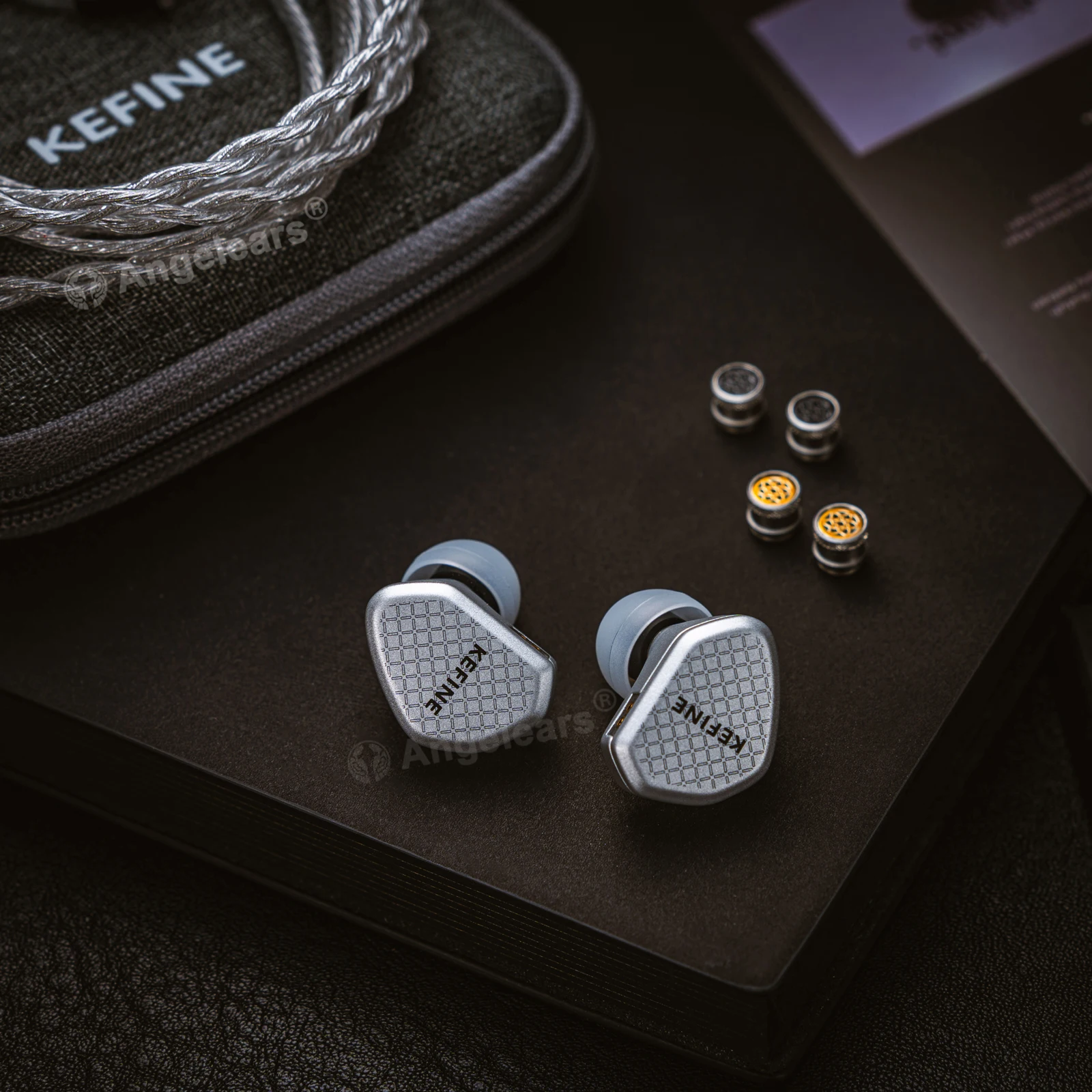 

Kefine Klean SV. 10mm DLC Diaphragm Dynamic Driver Hi-Fi In-ear Earphone with Nozzles and Comfortable 2-pin Silver-plated Cable