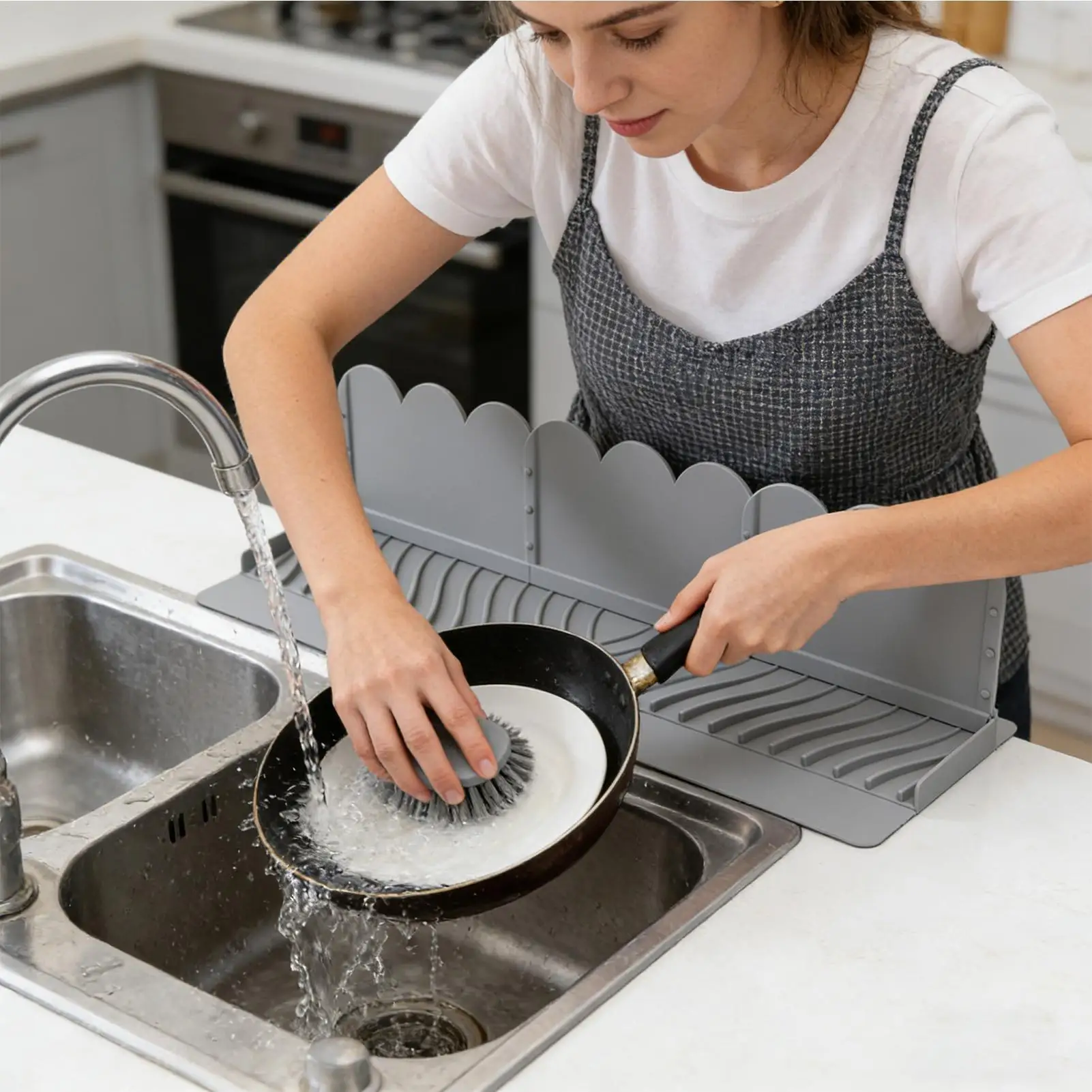 

Splash Guard for Sink Silicone Suction Cup Sink Edge Water Guard for Home Hotel Restaurant Apartment Businesses Rental House