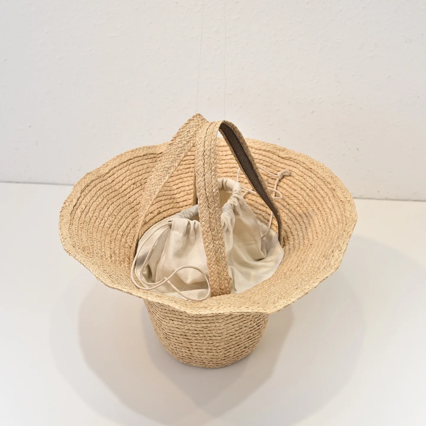 

2025 women top quality Natural Rafi grass hand-woven straw bag handbag for carrying shopping items travel hat bag