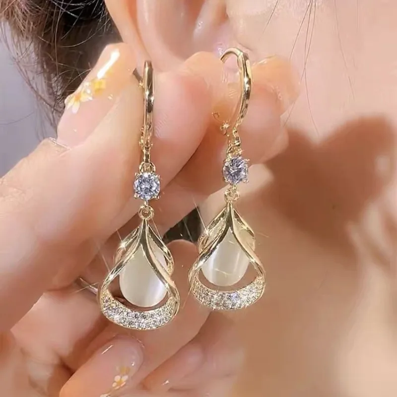 Fashion Light Luxury Cat Eye Stone Earrings for Women Sparkly Rhinestone Dangle Quartz Stone Golden Ear Buckle Earrings