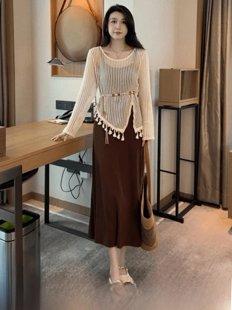 

Модный вязаный комплект-двойка для женщин, весна 2025: ажурное вязаное платье-накидка с длинными рукавами и круглым вырезом, на бретельках