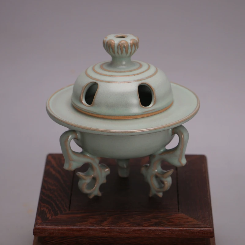 

Song Dynasty Style Ru Kiln Celadon Glaze Ceramic Incense Burner Three Legs Openwork Antique Home Decor Desk Ornament Gift